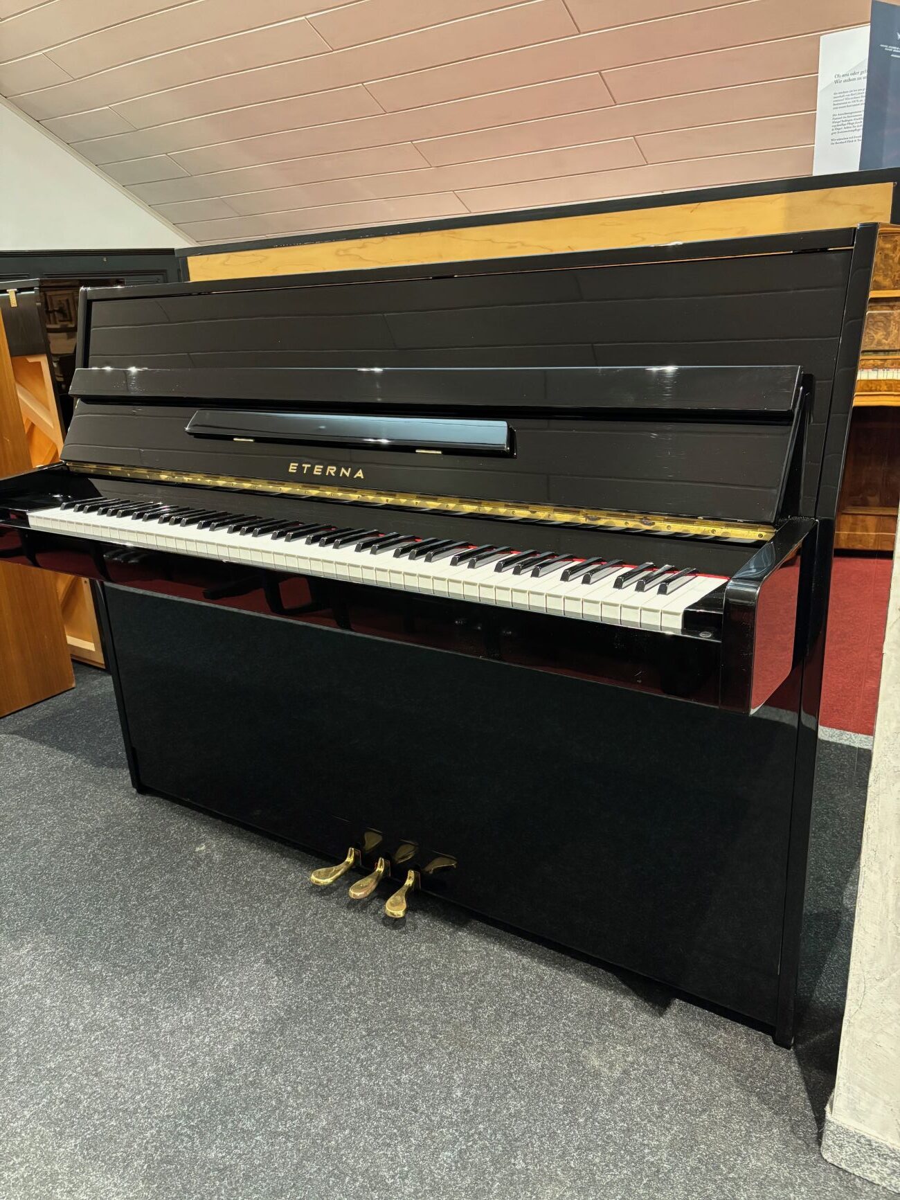 Eterna (Yamaha) Klavier<br/>Modell 110<br/>Gebraucht Bj. 2001<br/>€ 2 990,-<br/>Standort St. Sebastian