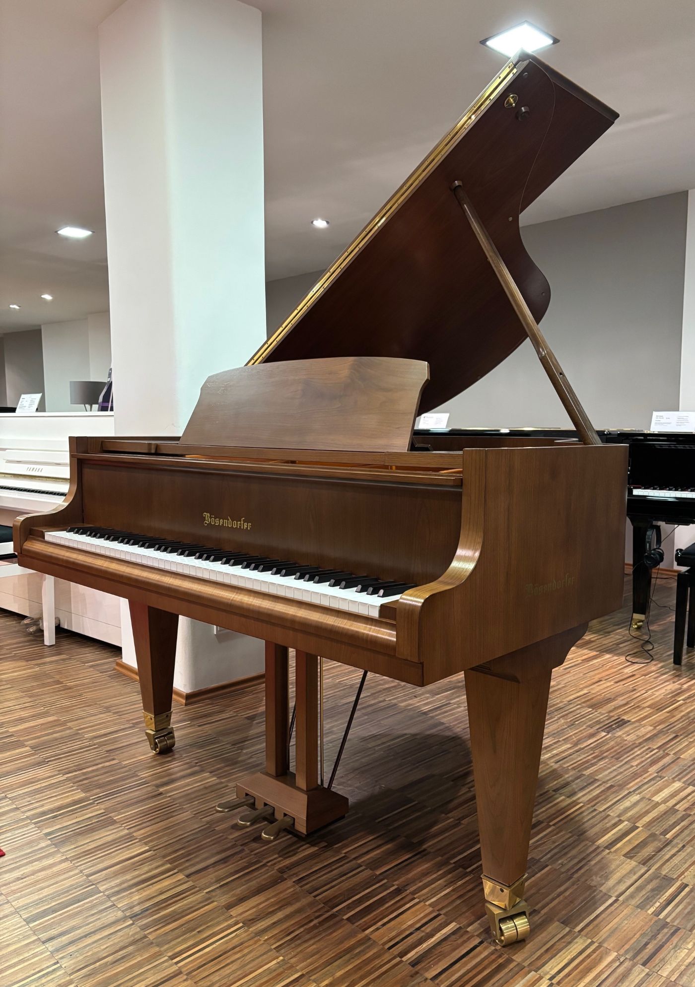 Bösendorfer Flügel<br/>Modell 170 cm<br/>Gebraucht Bj. 1994<br/>35 000,-<br/>Standort Wiesbaden