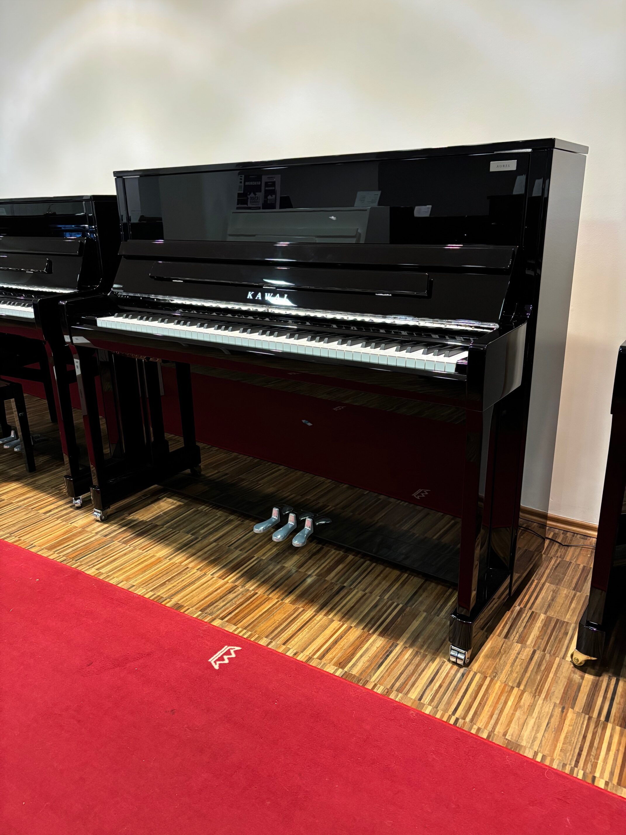 Kawai Klavier !NEU!<br/>Modell K300 AURES Chrom<br/>schwarz poliert<br/>statt € 12 525,-<br/>JETZT € 9 890,-<br/>Standort: St. Sebastian