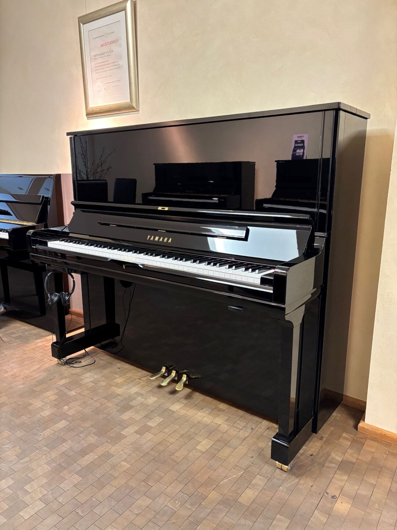 Yamaha Klavier<br/>Modell YUS3 TA3| 131 cm<br/>9 Monate jung<br/>Gebraucht<br/>€ 17 000,-<br/>Standort: St. Sebastian