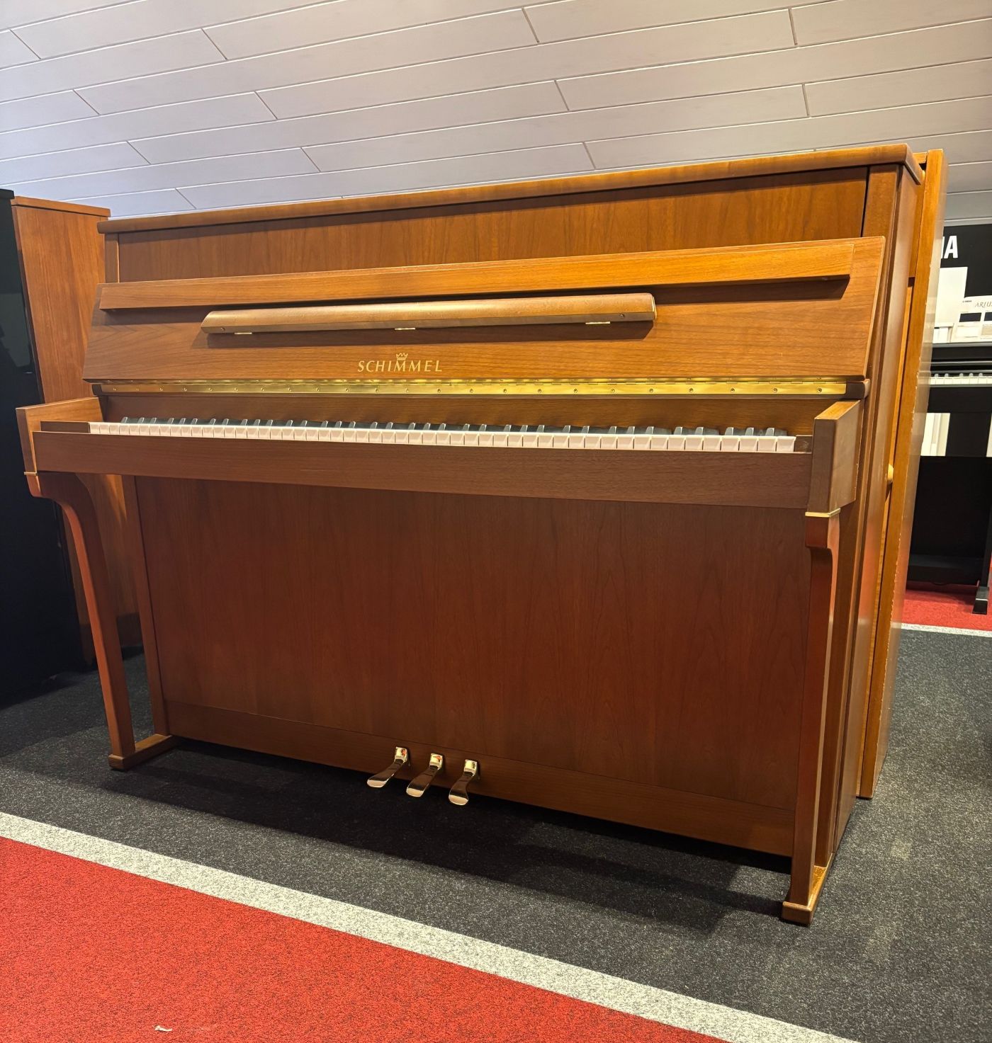 Schimmel-Klavier<br/>Modell 112  Nussbaum/Teak<br/>Gebraucht<br/>€ 3 400,-.<br/>Standort St. Sebastian <br/>