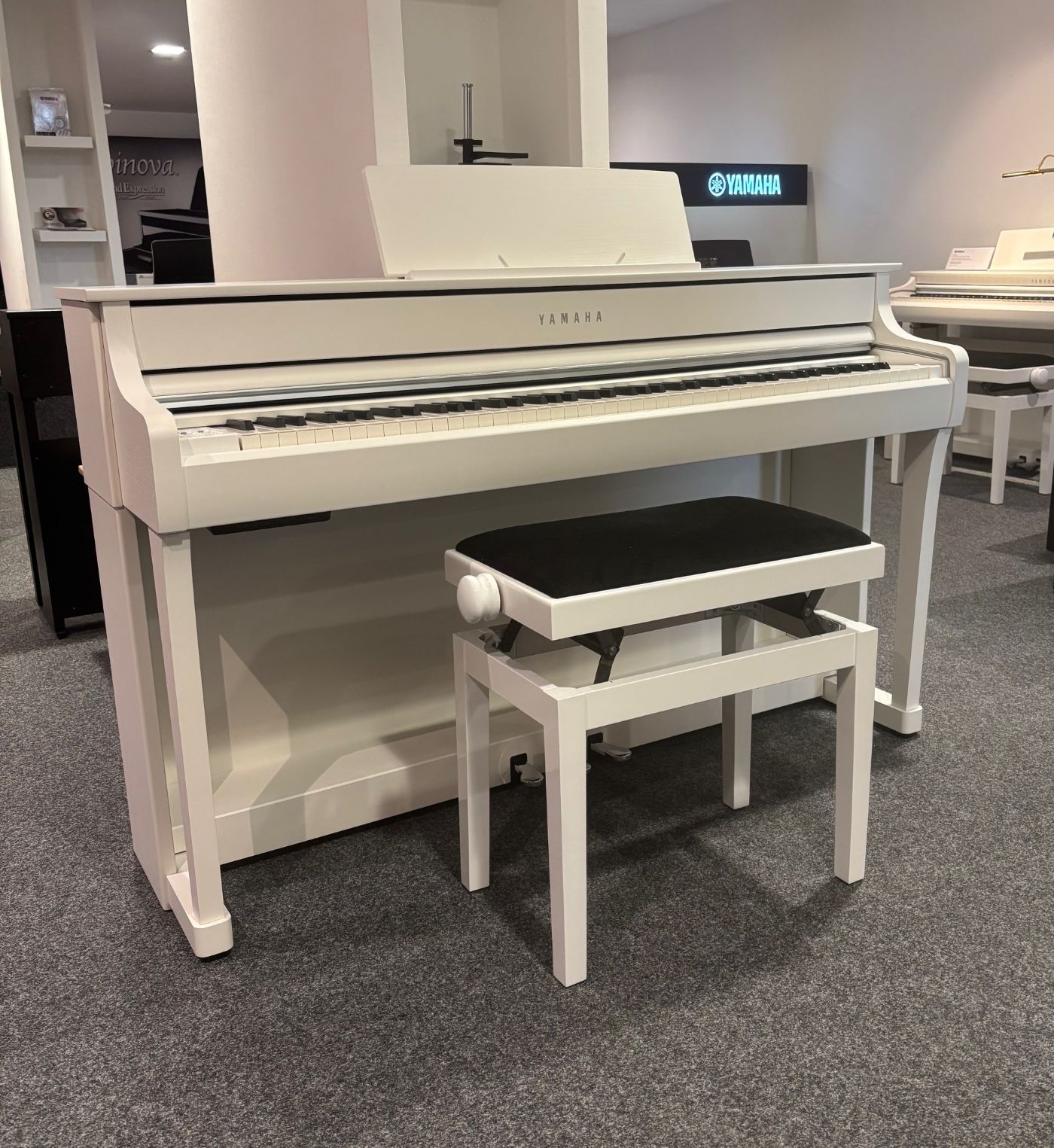 Yamaha E-Piano<br/>Modell CLP 835 weiß <br/>Gebraucht, 1 Jahr jung<br/>€ 1 999,-<br/>Standort: Wiesbaden