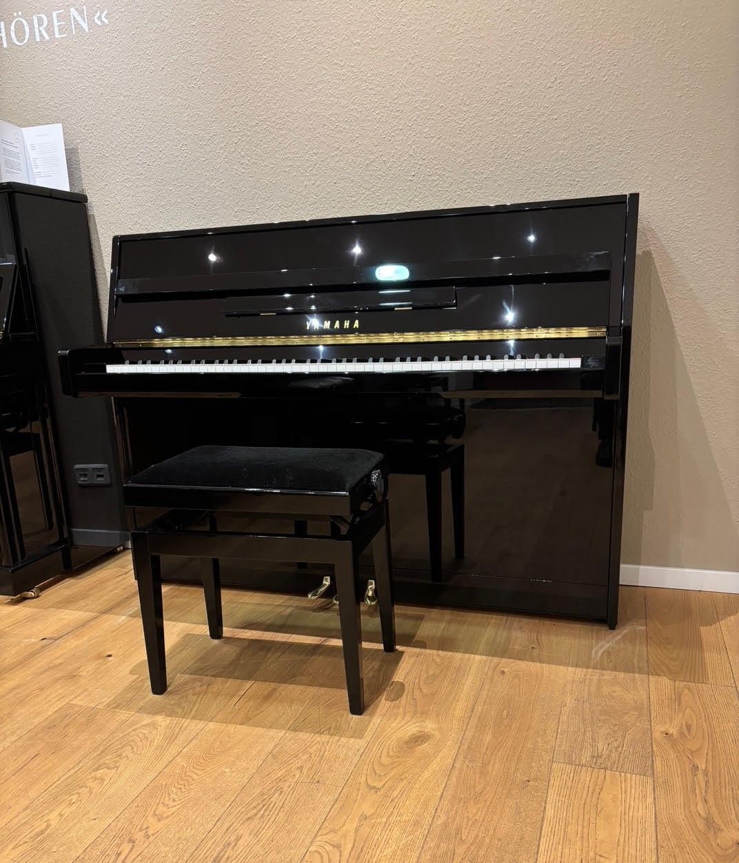 Yamaha Klavier<br/>Modell B1<br/>1 Jahr alt<br/>Gebraucht<br/>€ 3 290,-<br/>Standort: Wiesbaden
