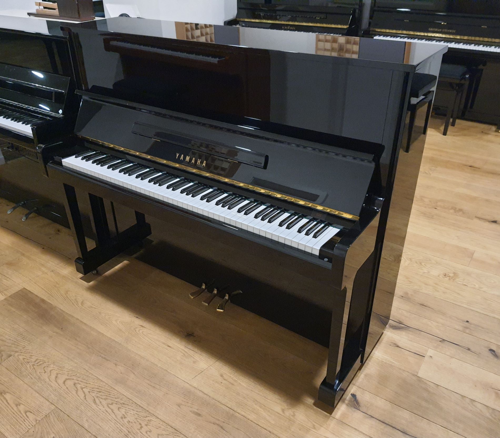 Yamaha Klavier<br/>Modell U 1 | 121 cm<br/>Gebraucht<br/>€ 4 800,-<br/>Standort: Wiesbaden<br/><em>