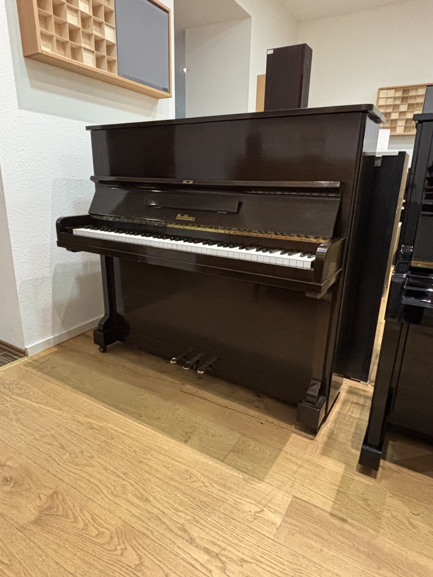Matthaes Klavier<br/>125 cm<br/>Gebraucht<br/>€ 2 600,-<br/>Standort: Wiesbaden<br/>Gerade in Arbeit<br/>In Kürze fertig