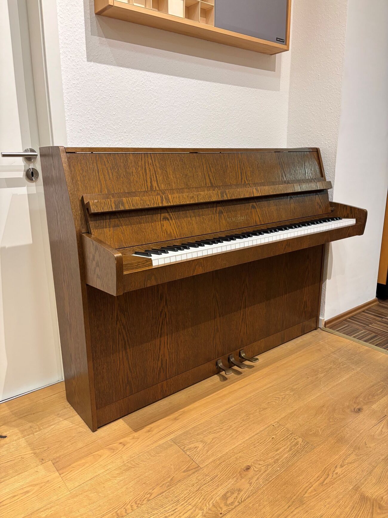 Schimmel Klavier<br/>Modell 106 | Eiche<br/>Gebraucht<br/>€ 3 200,-<br/>Standort Wiesbaden