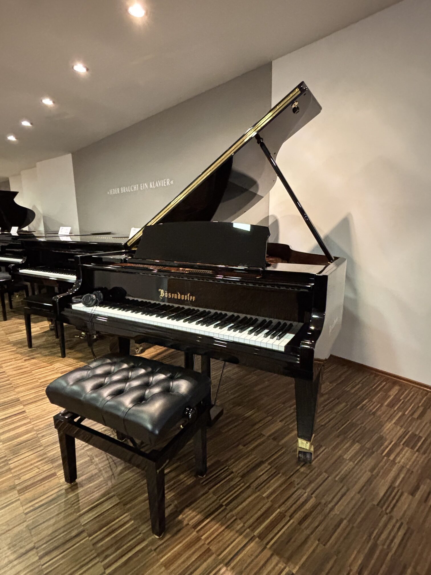 Bösendorfer Flügel<br/>Modell 170 Silent<br/>Gebraucht aus 2016<br/>€ 68 000,-<br/>Standort: Wiesbaden