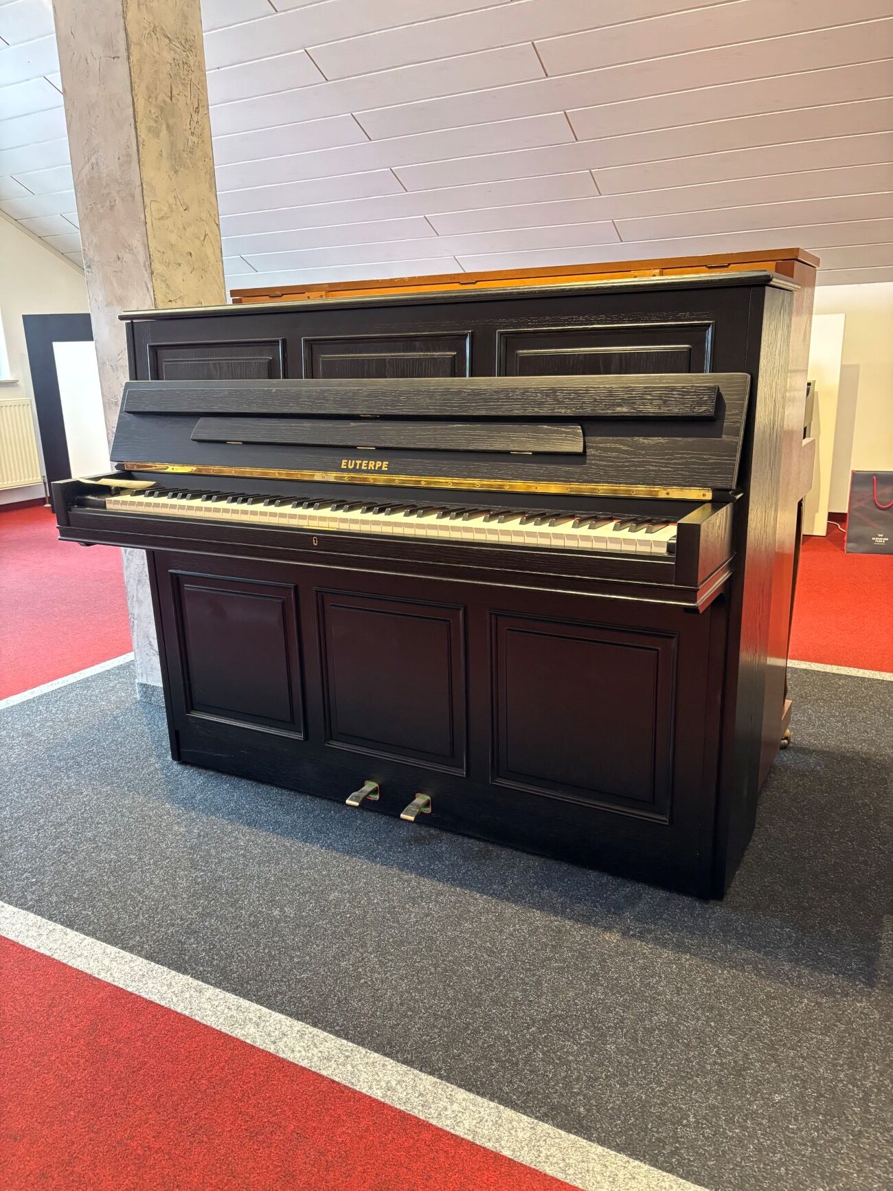 Euterpe Klavier<br/>Eiche schwarz  neu lackiert<br/>Baujahr 1980 | Gebraucht<br/>€ 4 990,-<br/>Standort: St. Sebastian